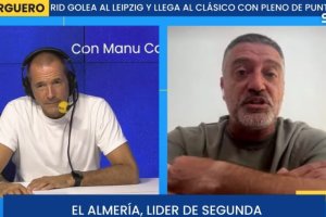 Manu Carreño con el entrenador del Almería en El Larguero.