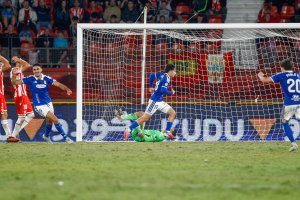 El Real Oviedo empataba de rebote en el descuento con gol de Jacobo y dejaba helado al Mediterráneo.