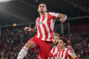 Miguel de la Fuente salta de alegría tras anotar su séptimo gol.