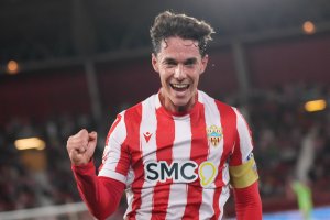 Arribas celebra su gol al Oviedo en el Estadio de los Juegos Mediterráneos.