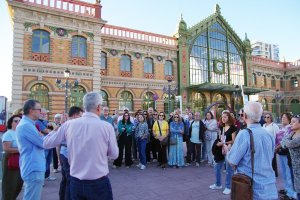 Visita de Amigos de la Alcazaba a la Estación del Ferrocarril.