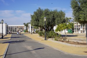 Los tres cementerios municipales permanecerán abiertos de forma ininterrumpida de 9:00 a 19:00 horas