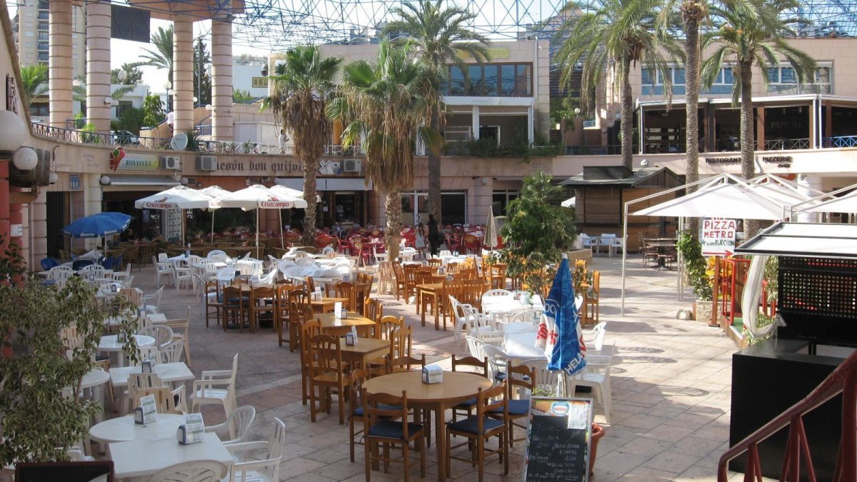 Vista parcial de la conocida zona de ocio del 501 en Aguadulce.