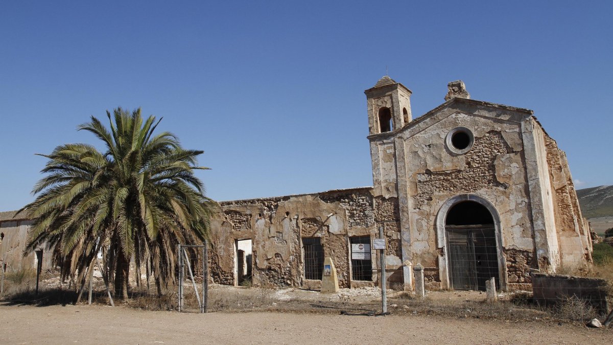 Vista exterior del Cortijo del Fraile, antes de que se llevaran a cabo las obras de consolidación.