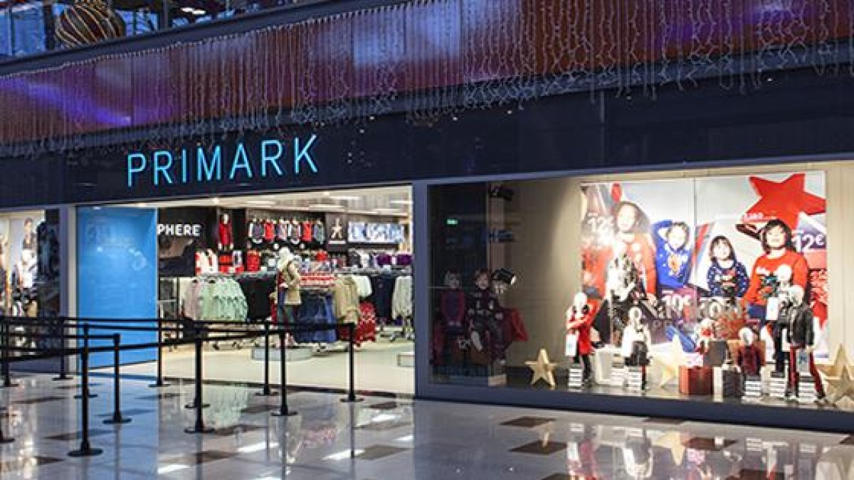 Primark en el centro comercial de Roquetas de Mar.
