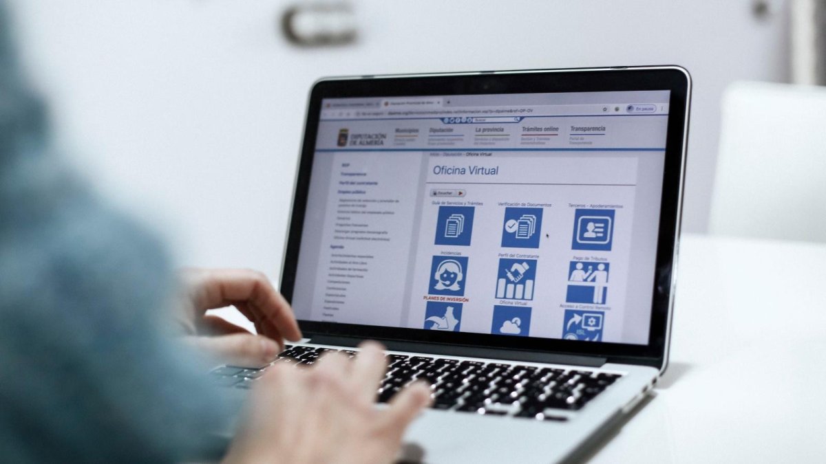 Un usuario accede a la oficina virtual de la Diputación.