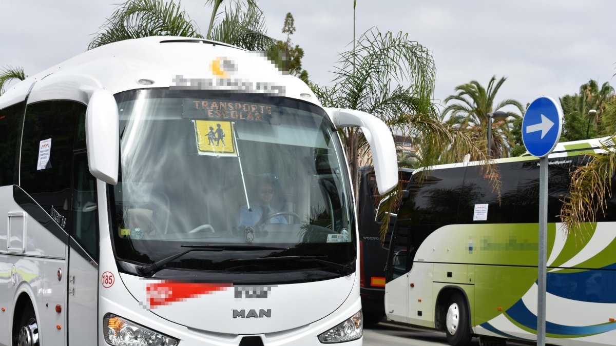 Autobuses de transporte escolar.