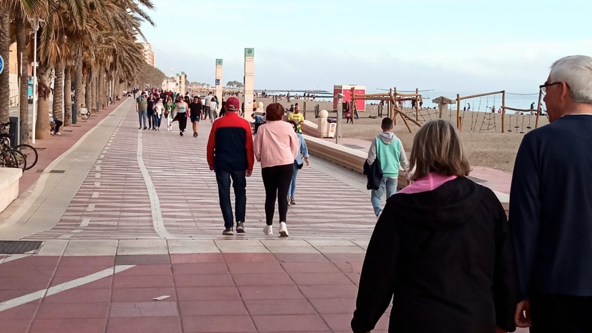Paseo Marítimo de Almería capital, uno de los municipios donde más sube la población.