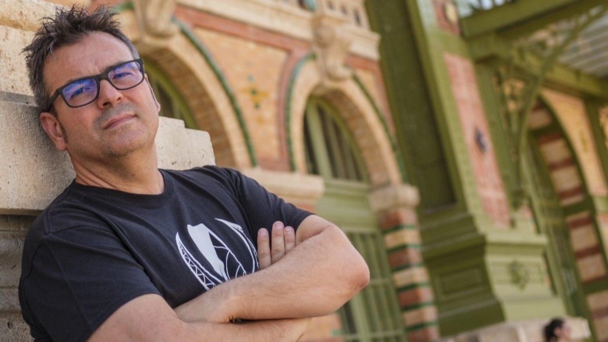 Raúl Quinto, en la antigua estación de tren de Almería. Foto: Francisco Bonilla