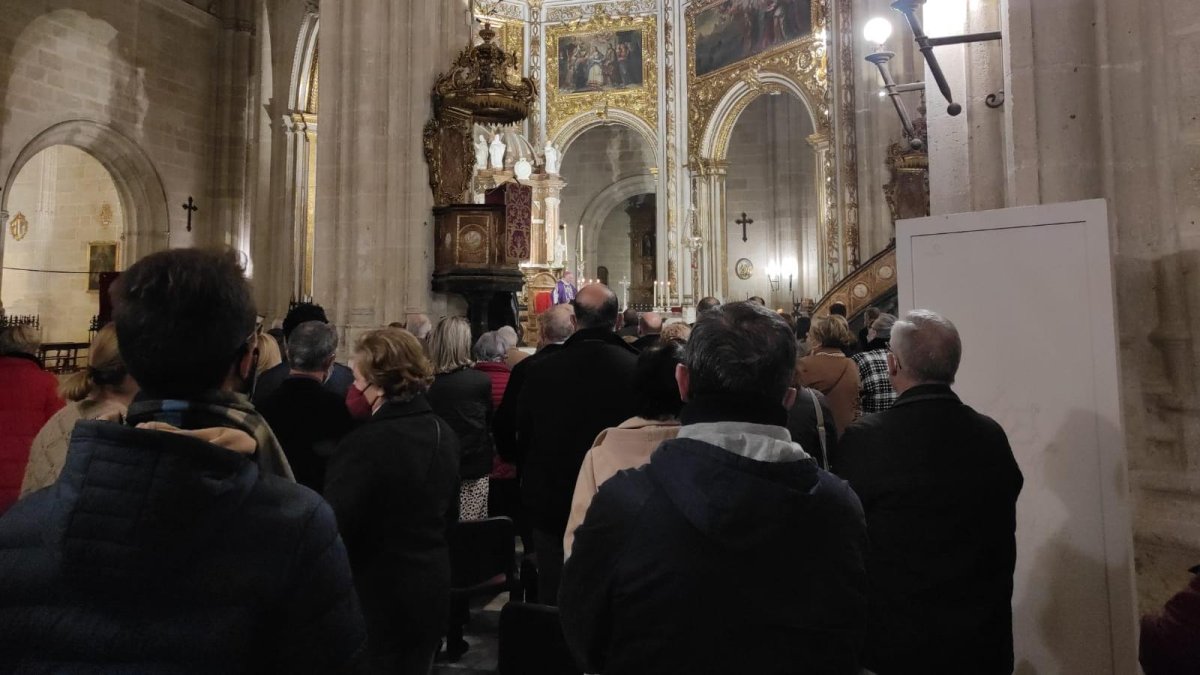 Gran asistencia a la Catedral en este Miércoles de Ceniza.