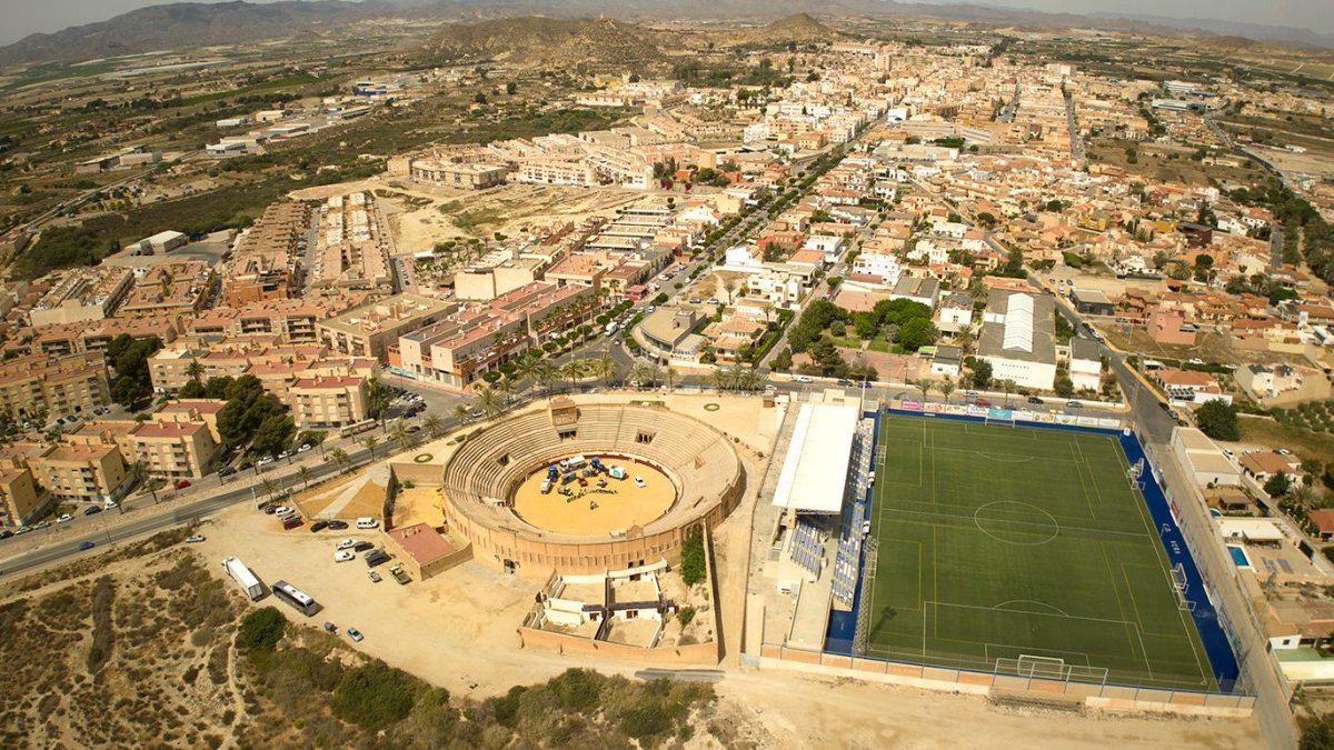 La Plaza de Toros de Vera, en cuyas inmediaciones tendrá lugar la 'festa' de La Vuelta y el inicio de la etapa.