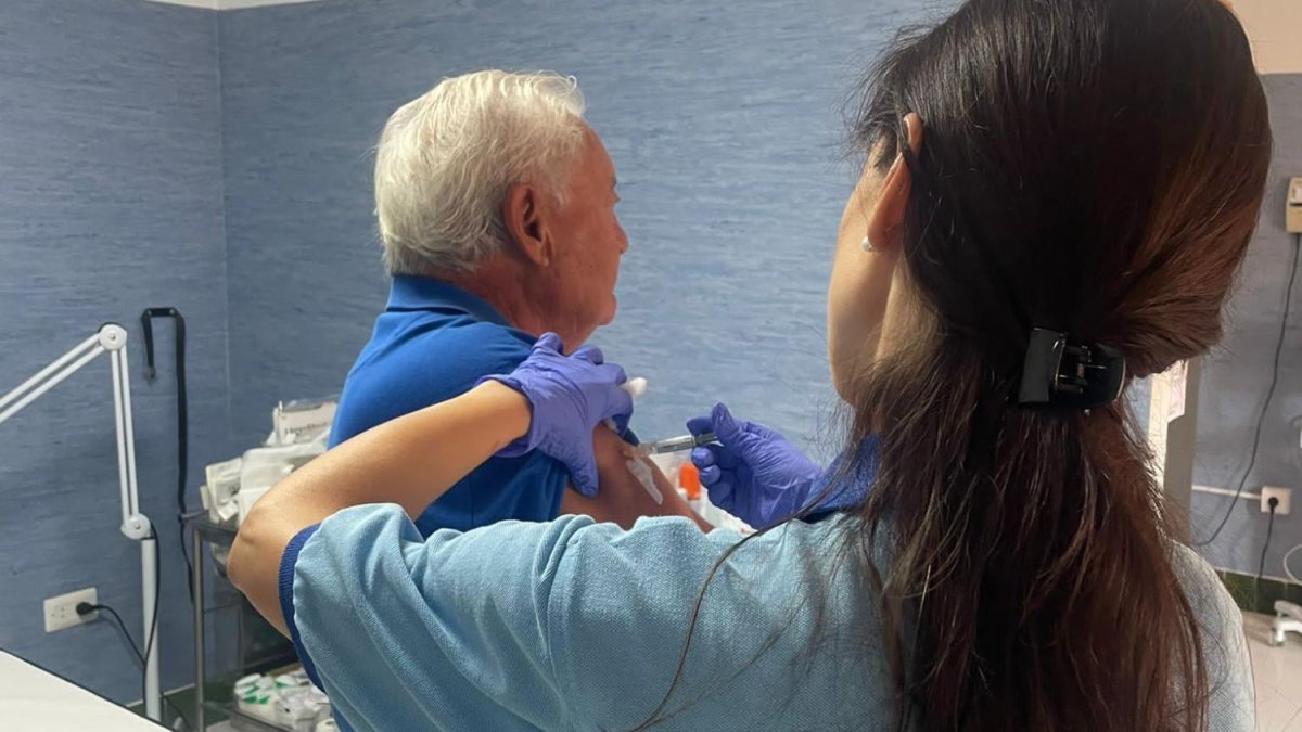 Primer día de vacunas en los tres distritos sanitarios.