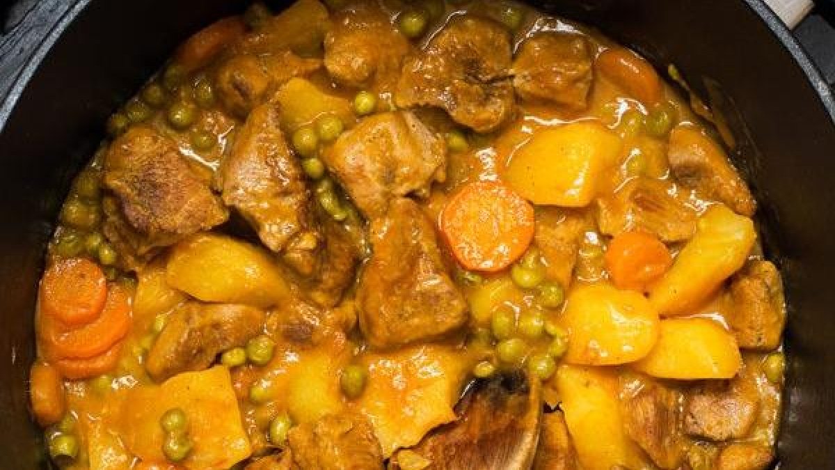 Así puedes preparar un guisillo con pollo y verduras: el plato de este viernes