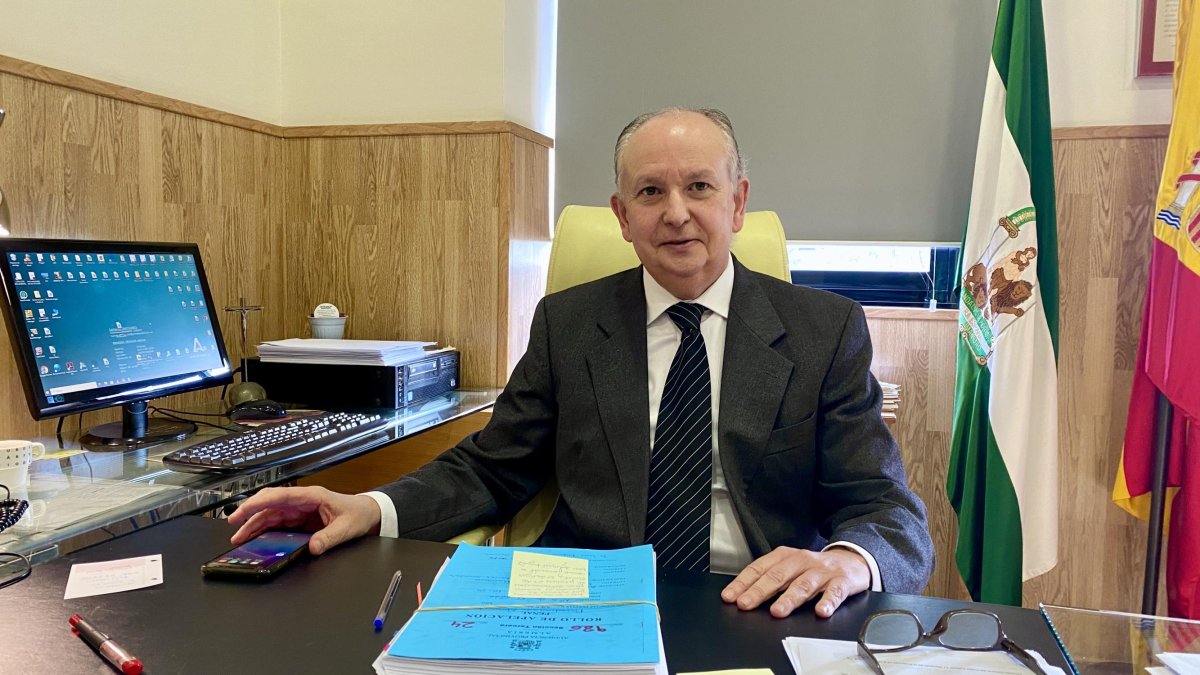 Luis Columna, presidente de la Audiencia Provincial, en su despacho en el Palacio de Justicia.