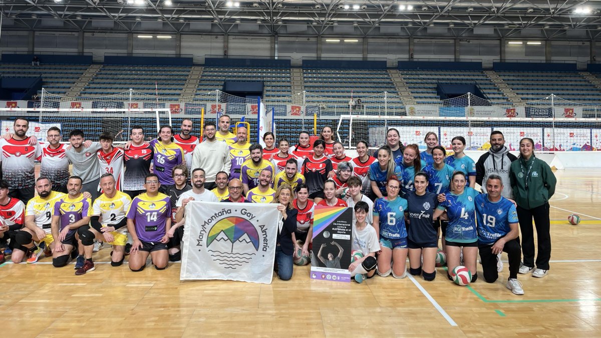 Equipos de Almería participantes en el pasado Torneo de Voleibol contra la LGTBIfobia