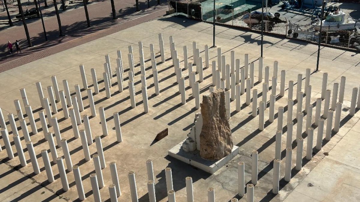 Monumento a las víctimas de Mauthausen, imagen tomada desde el Cable Inglés.