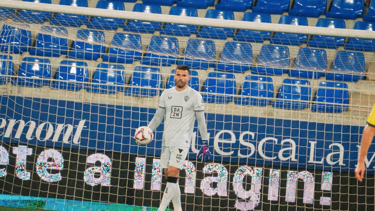 Maximiano en el partido en El Alcoraz ante el Huesca.
