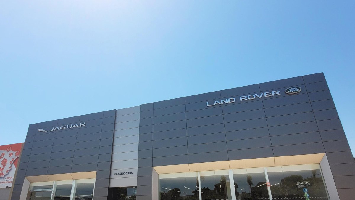 Fachada del concesionario Classic Cars.