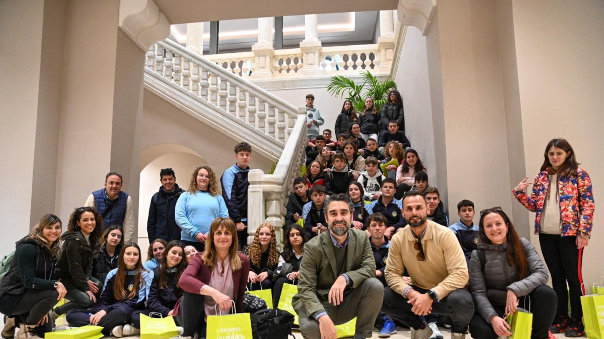 Recepción de los estudiantes italianos por el CEIP Divina Infantita en el Ayuntamiento.