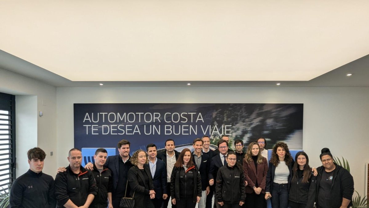El equipo d BMW Automotor Costa junto al presidente de BMW España.