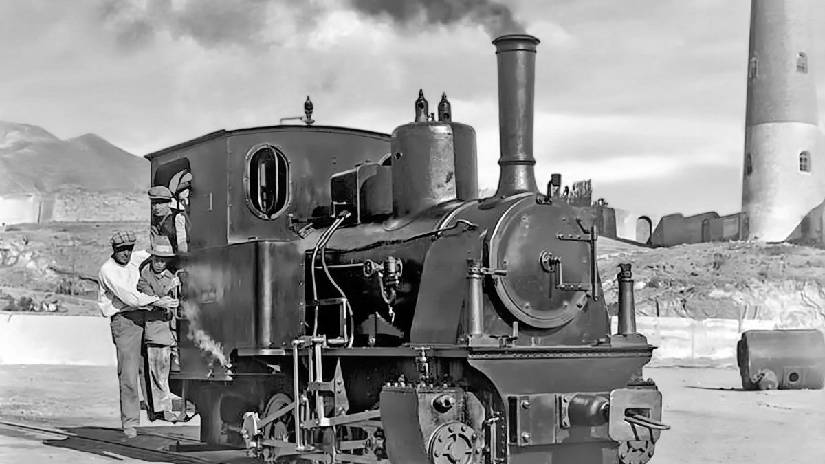 En las obras del Puerto de Adra durante 1934, se utilizó una locomotora para el transporte de piedra desde la cantera