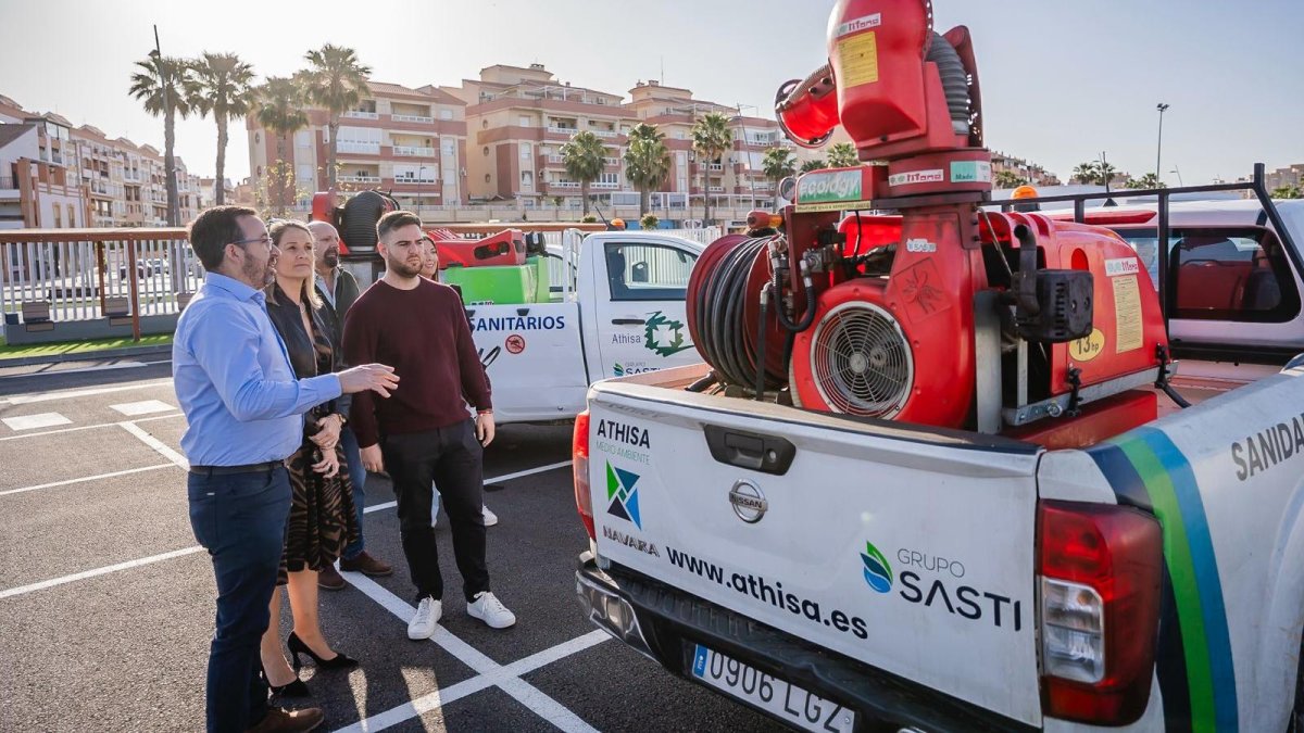 Dispositivo especial de mosquitos en Roquetas de Mar el pasado 2025.