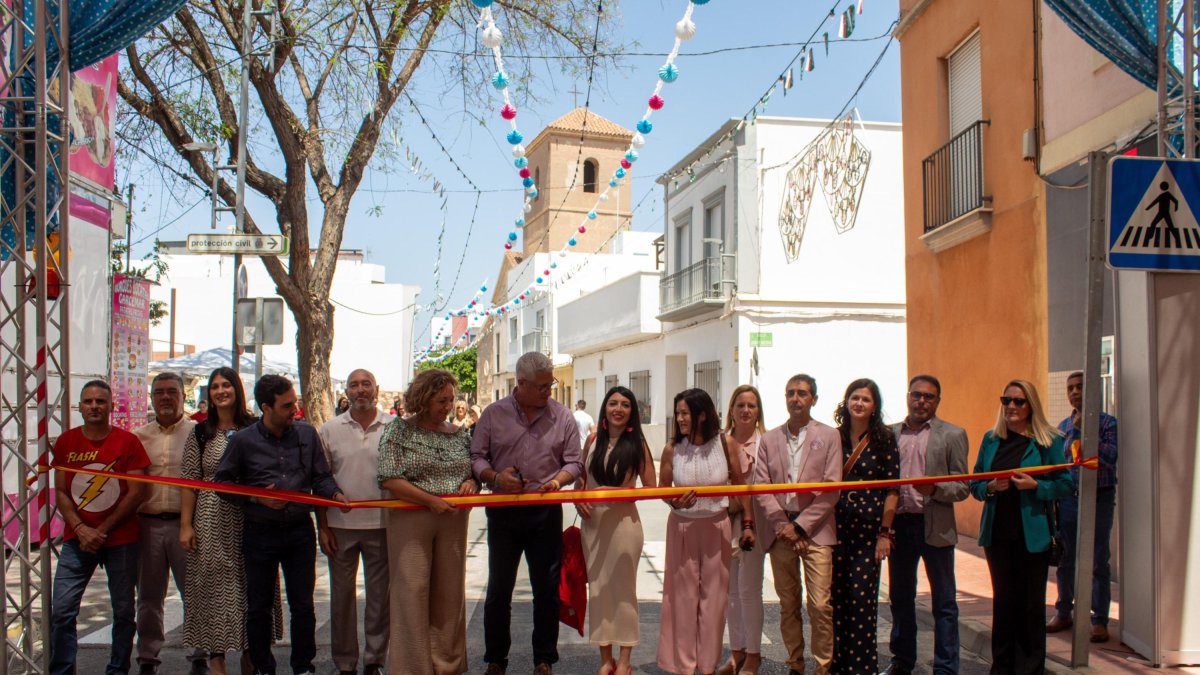 Acto de apertura de las fiestas en honor a San José, con autoridades locales y representantes institucionales.