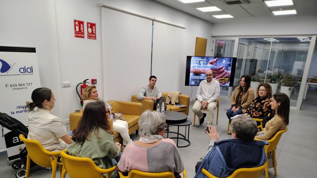 Una de las charlas organizadas por la asociación.