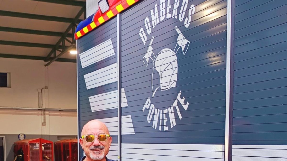 Gabriel se despide del uniforme y de sus compañeros de Bomberos del Poniente.