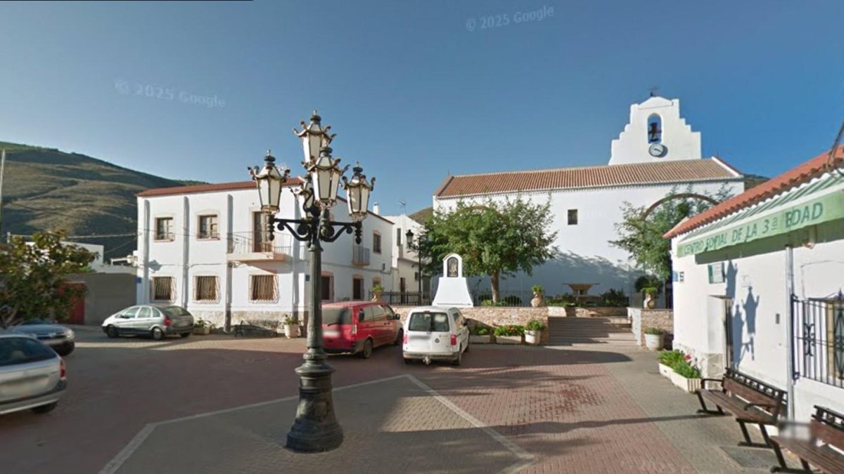 Plaza de uno de los tres pueblos que conforman este municipio de Almería.