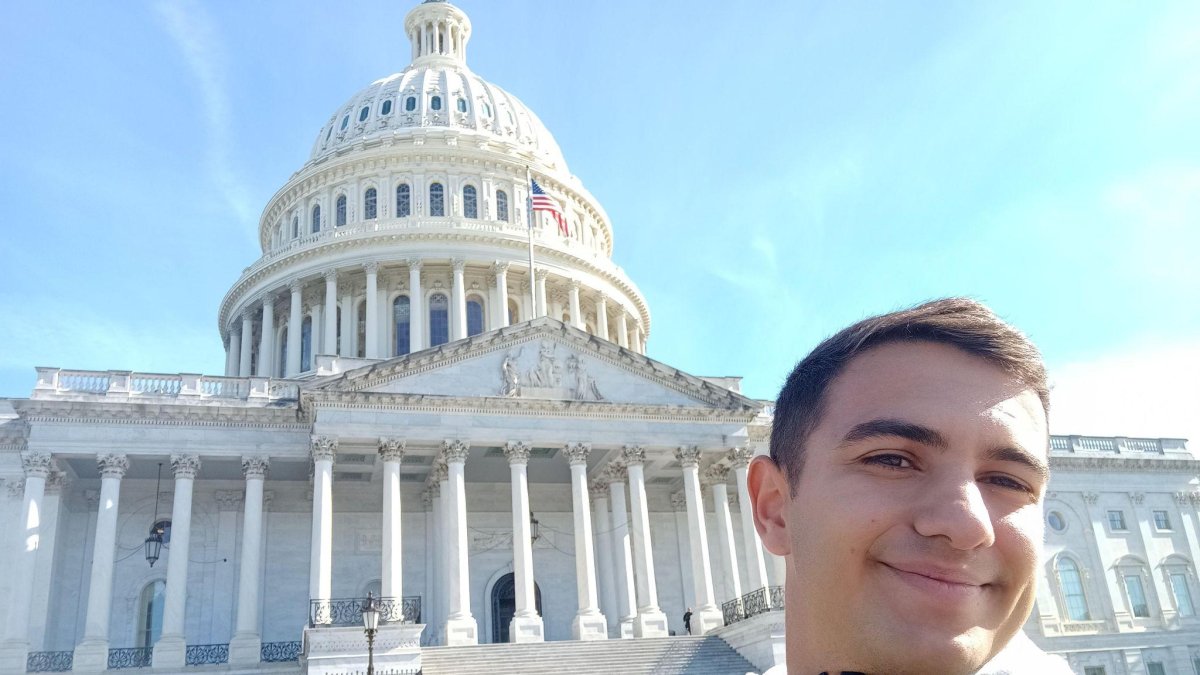 Félix Denk, la mejor nota de selectividad de Almería en 2024, visitando el Capitolio estadounidense.