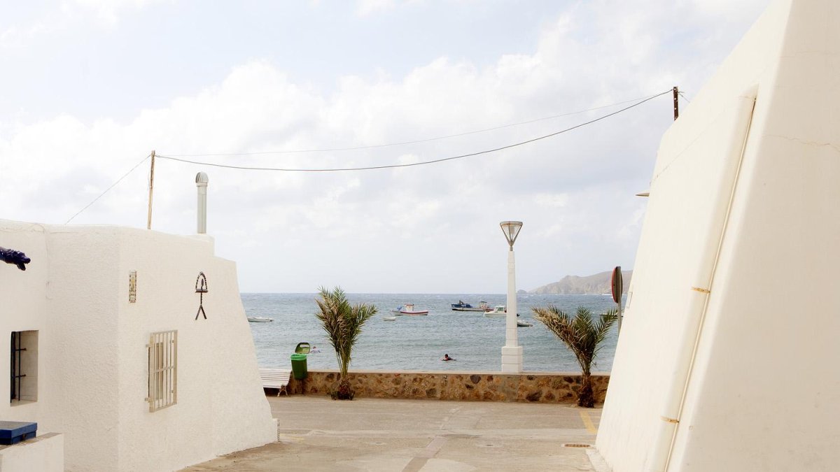 Una de las calles de este encantador pueblo del litoral almeriense.
