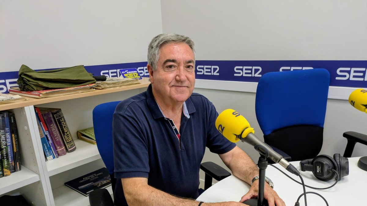 El todavía alcalde de Arboleas, José Juan Ramos, durante una entrevista en la Cadena SER Levante.