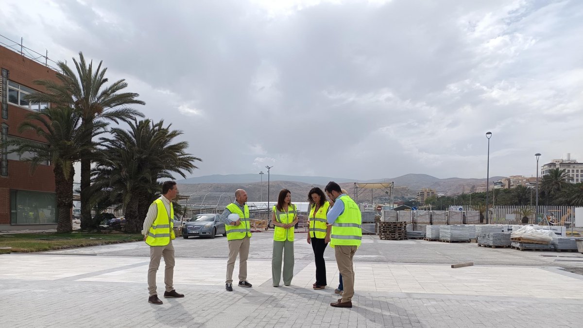 Visita a los trabajos que hay en marcha en la entrada al Muelle de Levante