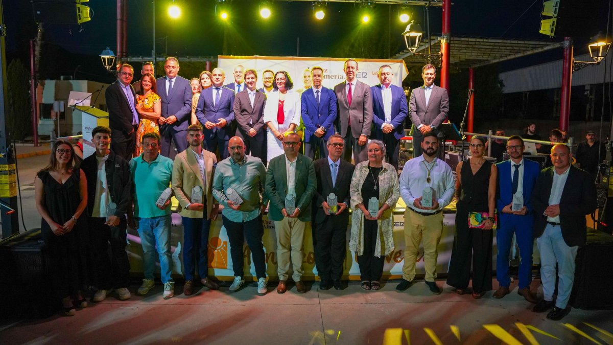 Foto de familia al término de la gala de los II Premios Almanzora-Los Vélez.
