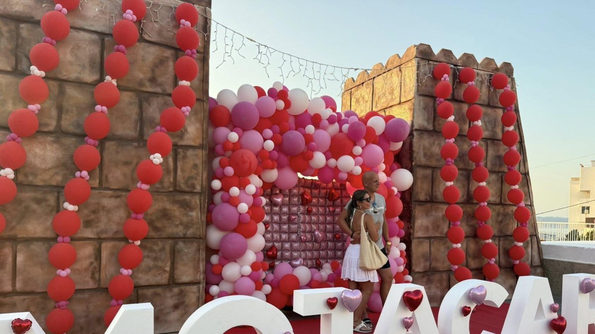 Photocall instalado en Mojácar Pueblo durante la Noche Romántica.