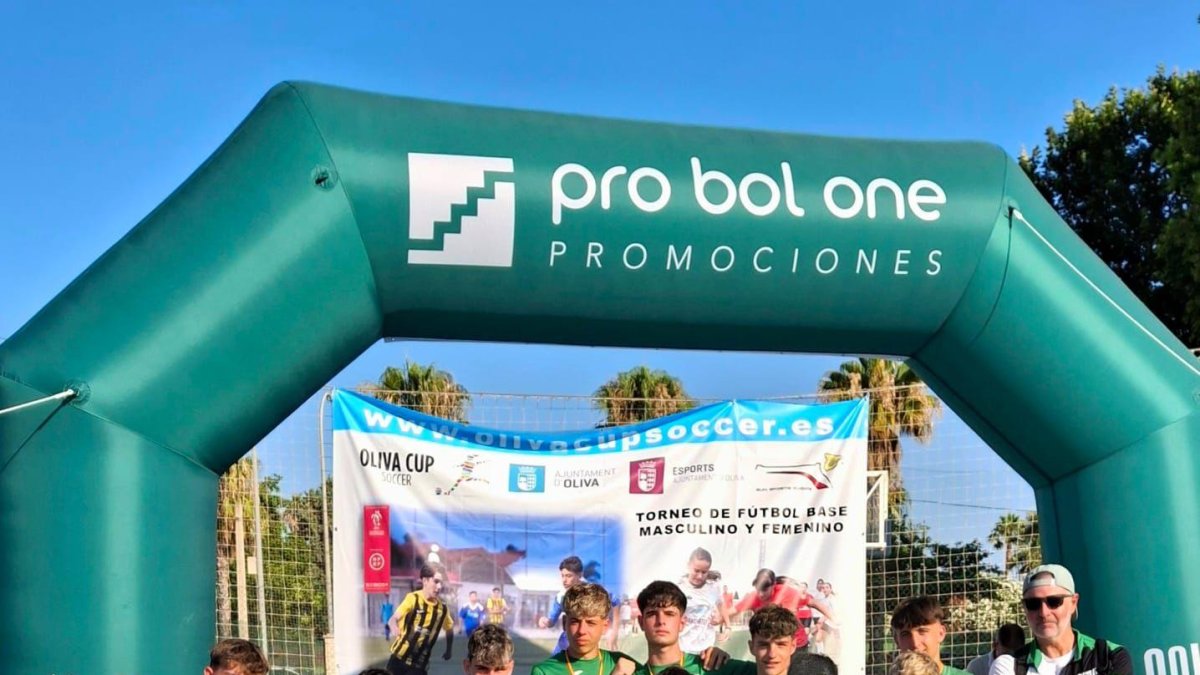 Los jugadores del Club Natación celebrando la victoria.