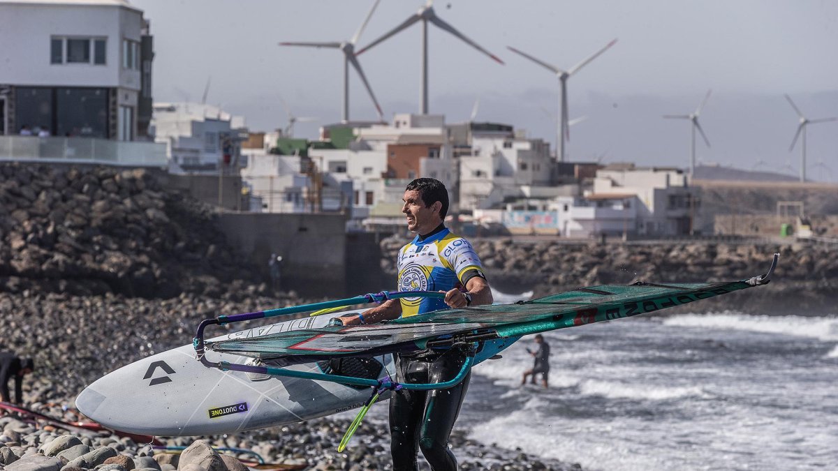 El windsurfista firma de nuevo una gran actuación.