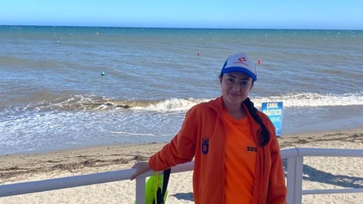 Azahara Domenech, socorrista en Roquetas de Mar.