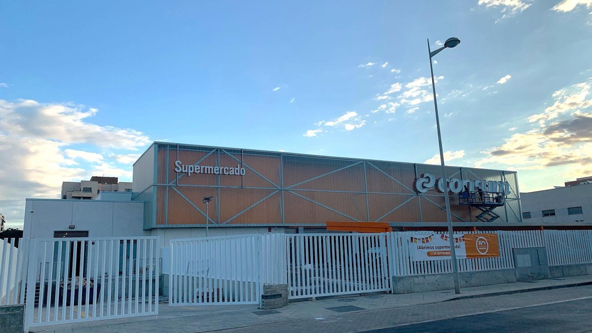 Vista exterior del nuevo espacio de Consum