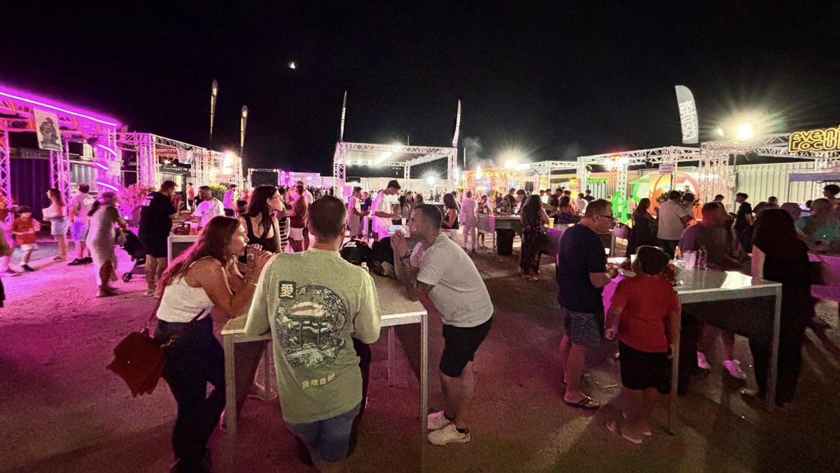 Inauguración de la primera edición del Fun Burger Fest en San Juan de los Terreros.