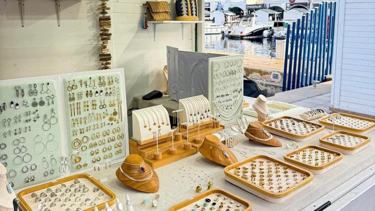 Imagen del puesto de Kaliyugart en Aguadulce.