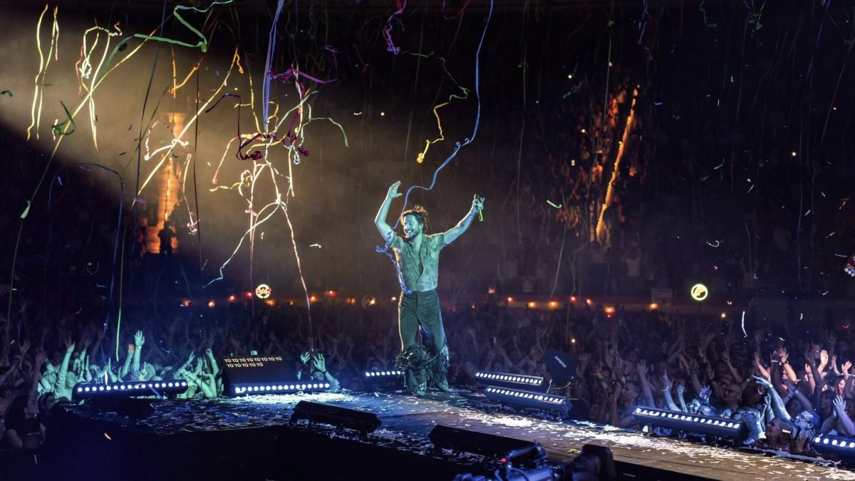 Manuel Carrasco durante un concierto de gira Tour Salvaje 2025.