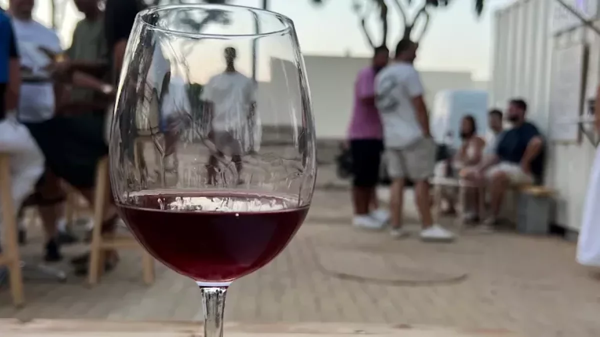Abre sus puertas un nuevo bar de vinos en Almería.