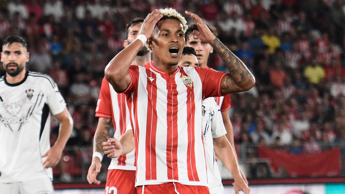 Lázaro se desespera en el partido ante el Albacete de la primera jornada de Liga.