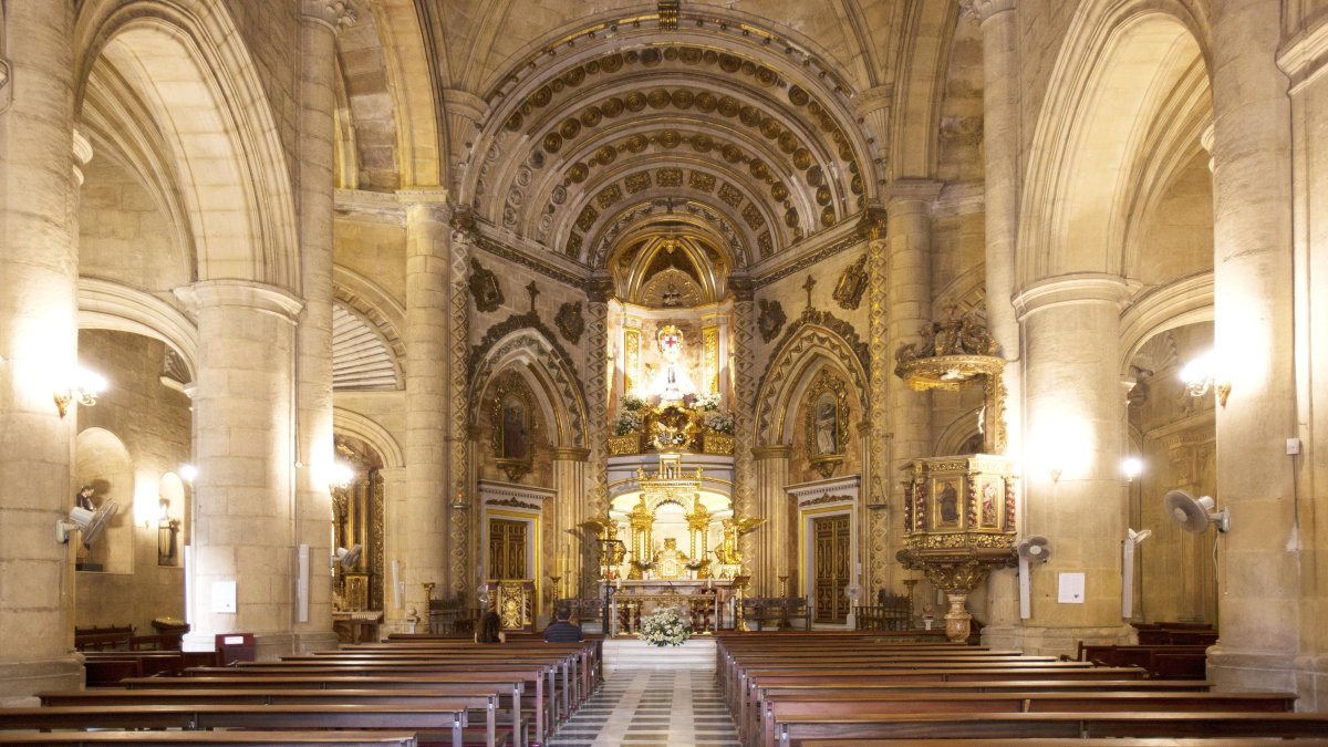 Un regalo de la Reina: el tesoro que engalana a la Patrona de Almería desde hace 160 años.