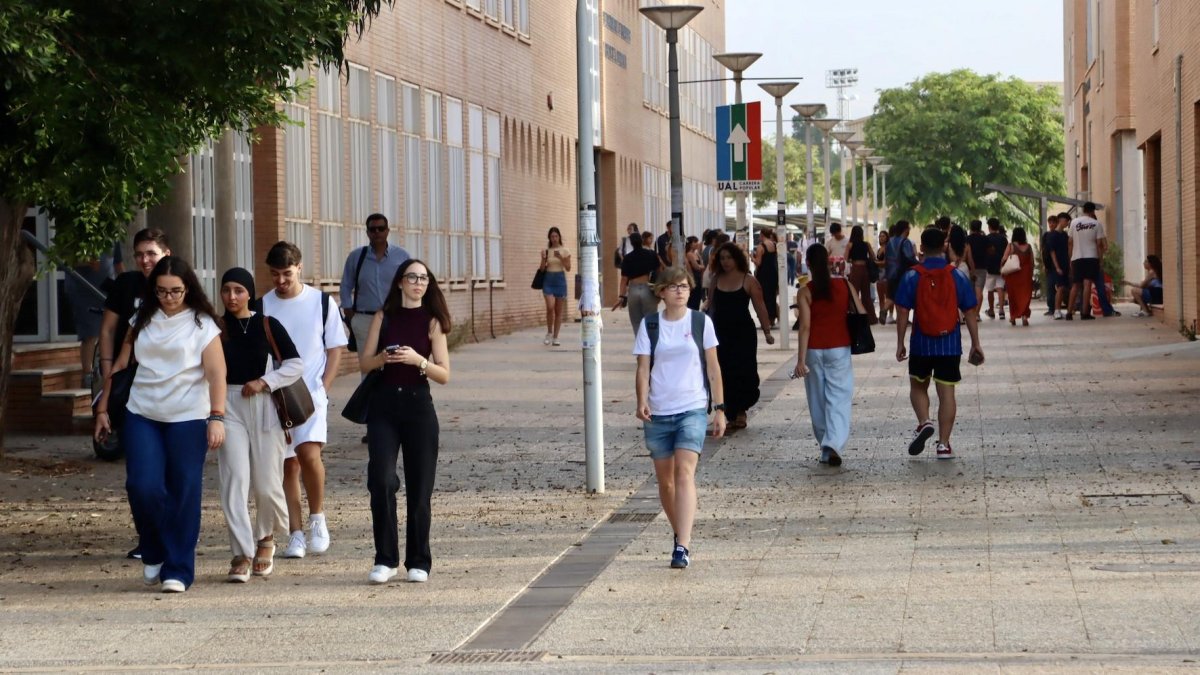 Jóvenes almerienses en la Universidad de Almería.