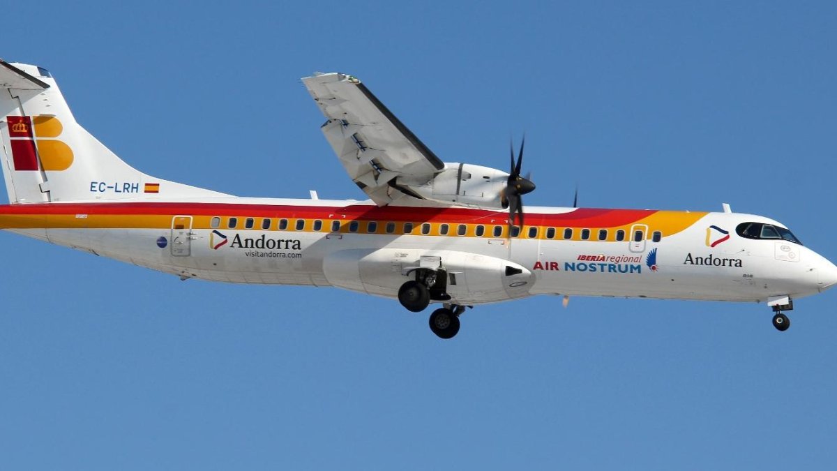 ATR-72-600 de Iberia, operado por Air Nostrum, que conecta el Aeropuerto de Almería con los de Melilla y Sevilla.