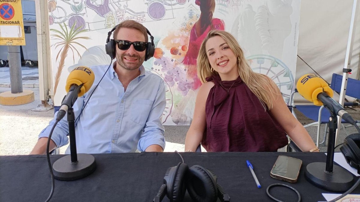 El pregonero, Francisco González Bellido, y la periodista, Rocío Sánchez.