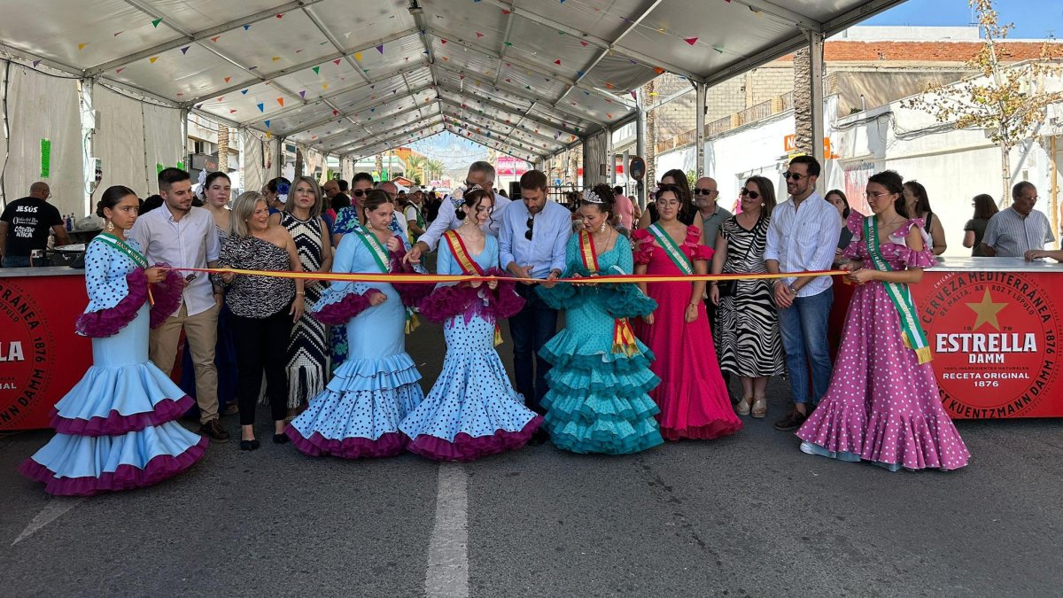 Archivo - Inauguración de la Feria del Mediodía de Olula del Río 2025.
